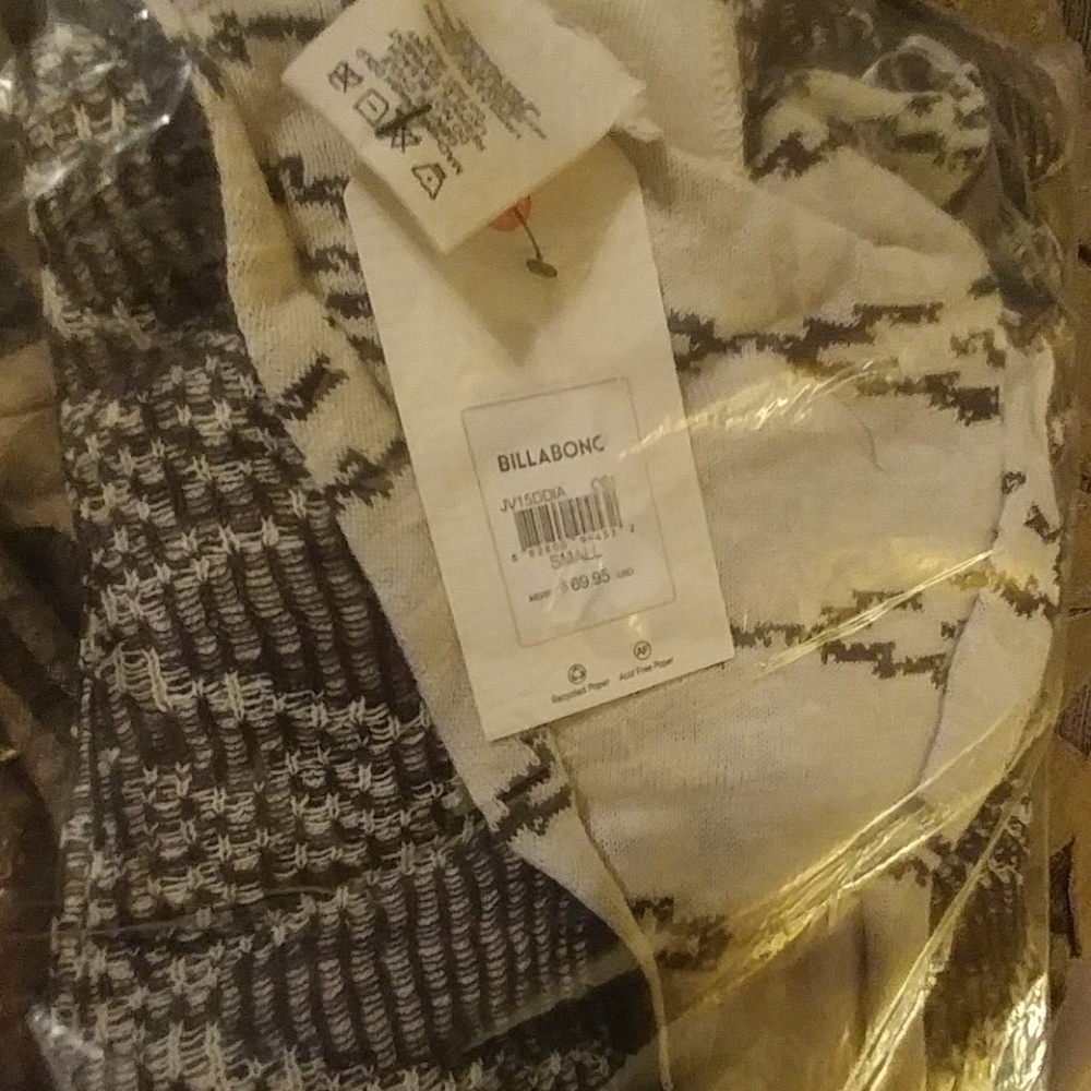 ๐SALE๐๐ Reversible Diamond Design Cardigan - Picture 6 of 6